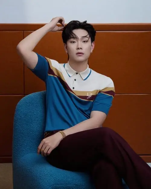 anh-duong-domic-ngau-loi-trang-den-hinh-nen-moi-nhat-27 Dương Domic ngầu cận cảnh đường nét