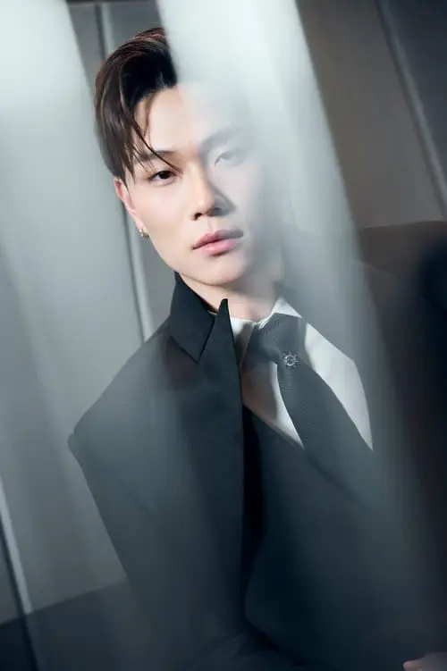 anh-duong-domic-ngau-loi-trang-den-hinh-nen-moi-nhat-28 Ảnh Dương Domic ngầu tông xám lạnh