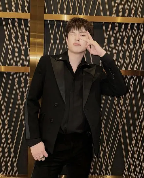 anh-duong-domic-ngau-loi-trang-den-hinh-nen-moi-nhat-38 Ảnh Dương Domic ngầu kiểu chụp editorial