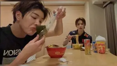 anh-keonho-cortis-di-an-1 Ảnh Keonho Cortis đi ăn đời thường