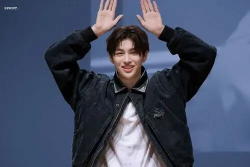 anh-keonho-cortis-hinh-nen-ngang-3 Hình nền ngang Keonho Cortis sân khấu ánh đèn