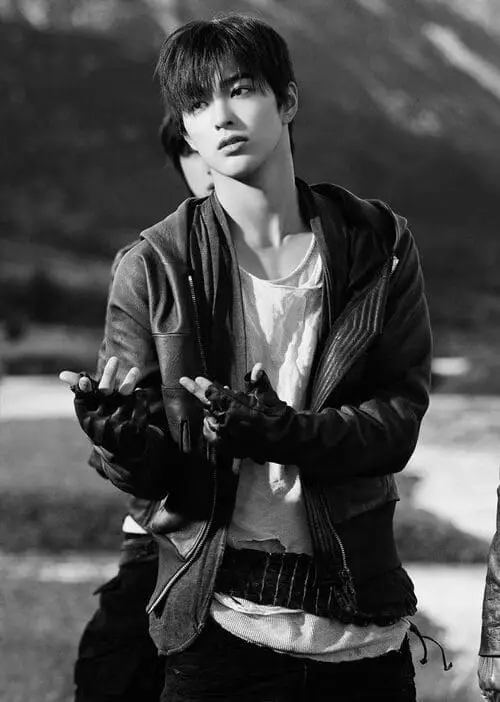 anh-keonho-cortis-hinh-nen-trang-den-6 Ảnh Keonho Cortis hình nền trắng đen nền sạch