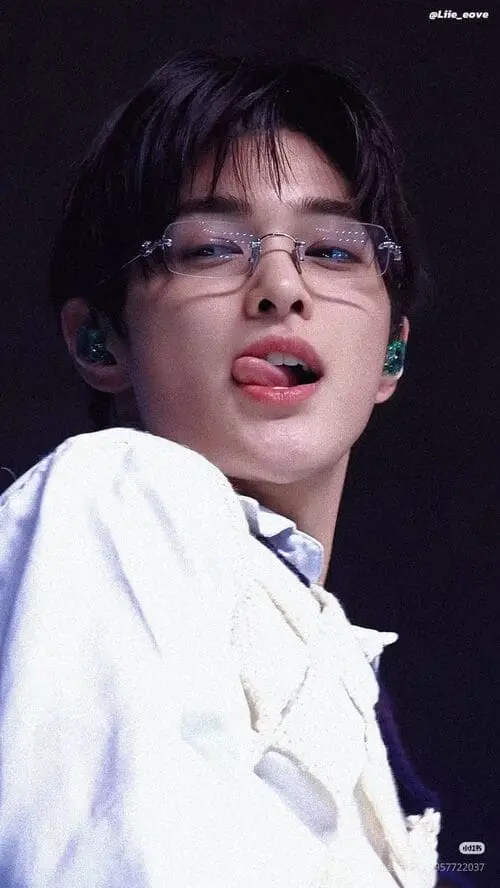 anh-keonho-cortis-moi-nhat-4 Ảnh Keonho Cortis mới nhất tạo dáng đơn giản