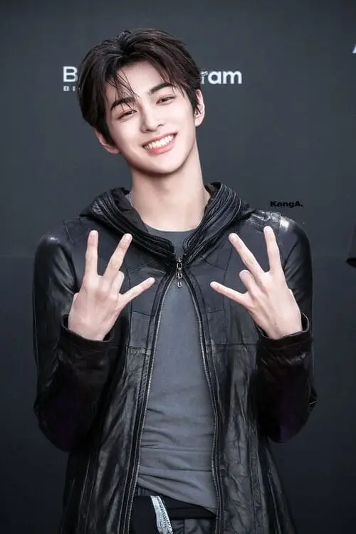 anh-keonho-cortis-moi-nhat-5 Ảnh Keonho Cortis mới nhất outfit tối giản