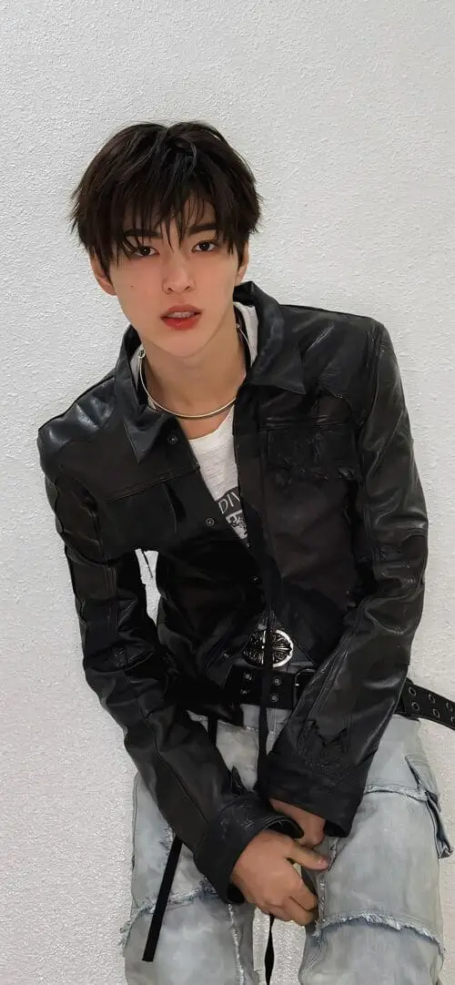 anh-keonho-cortis-ngau-2 Ảnh Keonho Cortis ngầu outfit đen tối giản