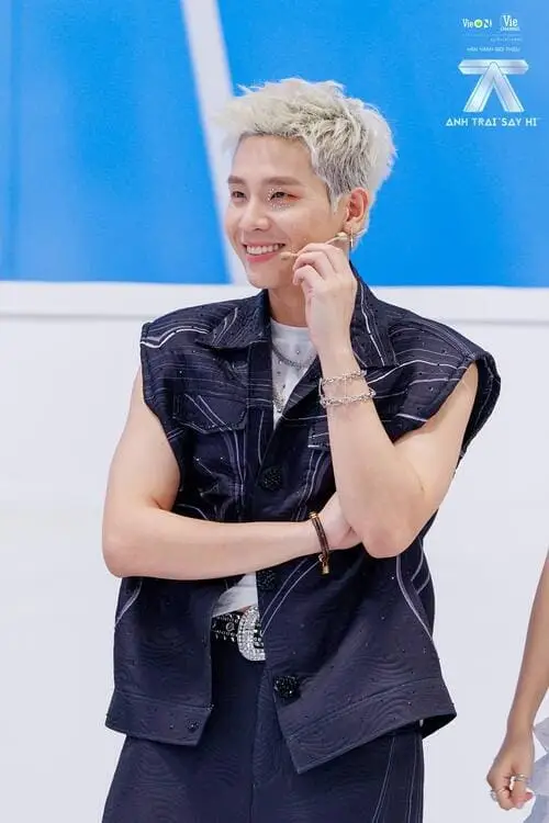 anh-quan-ap-anh-trai-say-hi-2 Ảnh Quân AP Anh Trai Say Hi, khoảnh khắc cầm micro