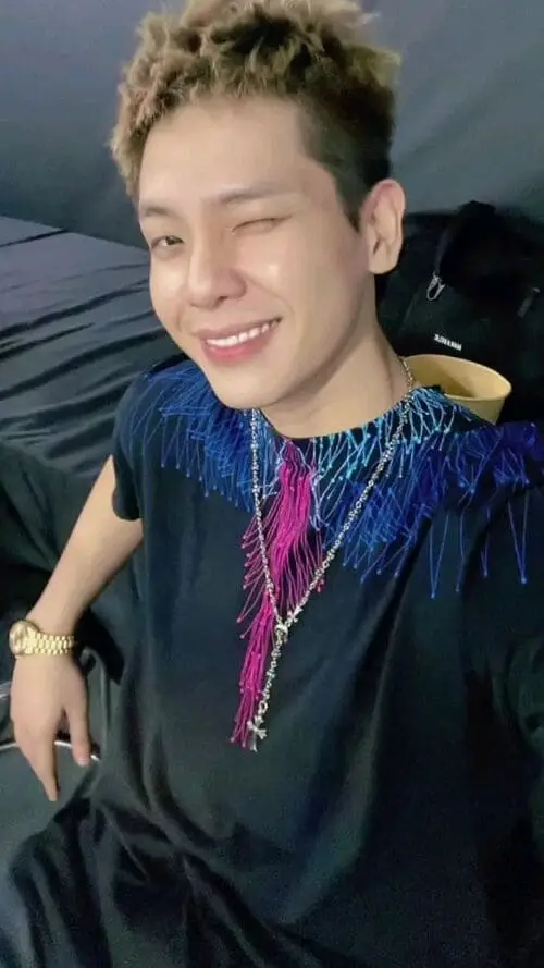 anh-quan-ap-ao-dai-bang-1 Ảnh Quân AP áo đại bàng, selfie nháy mắt