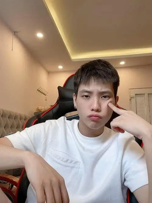 anh-quan-ap-chu-mo-5 Ảnh Quân AP chu mỏ, pose vui nhộn đời thường