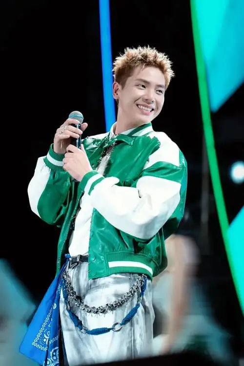 anh-quan-ap-cuoi-2 Quân AP cười rạng rỡ, góc chụp cận mặt