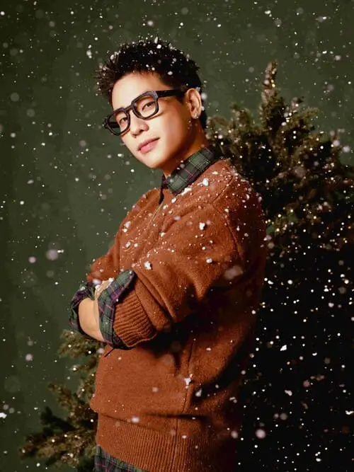 anh-quan-ap-cuoi-5 Ảnh Quân AP cười tươi, tạo dáng trẻ trung