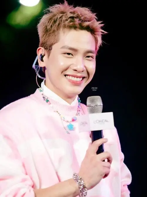 anh-quan-ap-moi-nhat-11 Ảnh Quân AP mới nhất, pose cool ngầu trước camera