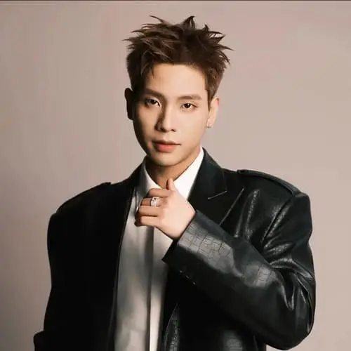 anh-quan-ap-moi-nhat-3 Ảnh Quân AP mới nhất, outfit da đen cực ngầu