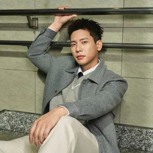 anh-quan-ap-moi-nhat-9 Ảnh Quân AP mới nhất, thần thái lạnh lùng cuốn hút