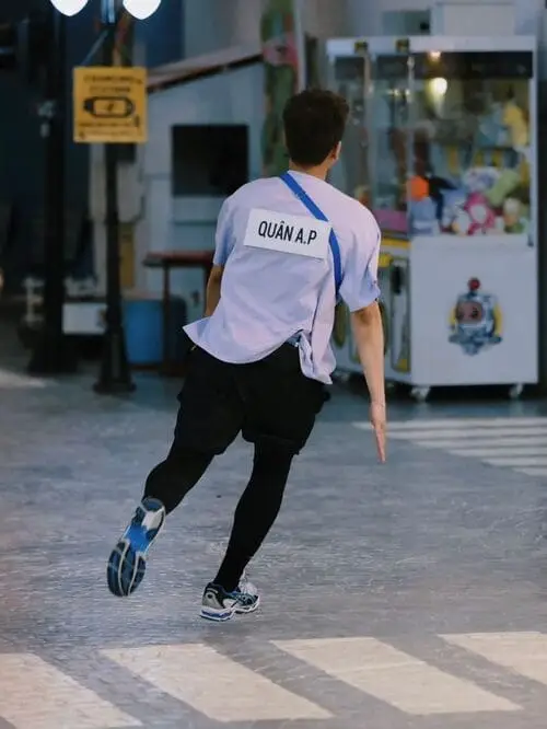 anh-quan-ap-sau-lung-4 Quân AP sau lưng, pose lạnh lùng đầy thần thái