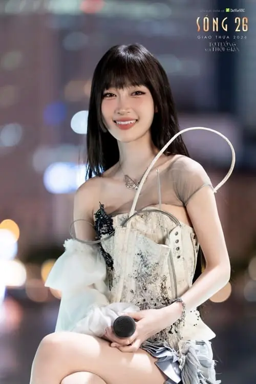 anh-juky-san-cuoi-1 Ảnh Juky San cười tươi với biểu cảm rạng rỡ và năng lượng tích cực