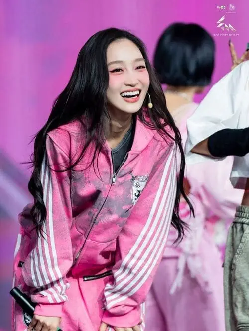 anh-juky-san-cuoi-3 Ảnh Juky San cười tự nhiên với visual trong trẻo và cuốn hút