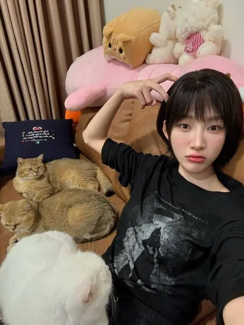 anh-juky-san-cute-1 Ảnh Juky San cute với biểu cảm dễ thương và phong cách trẻ trung