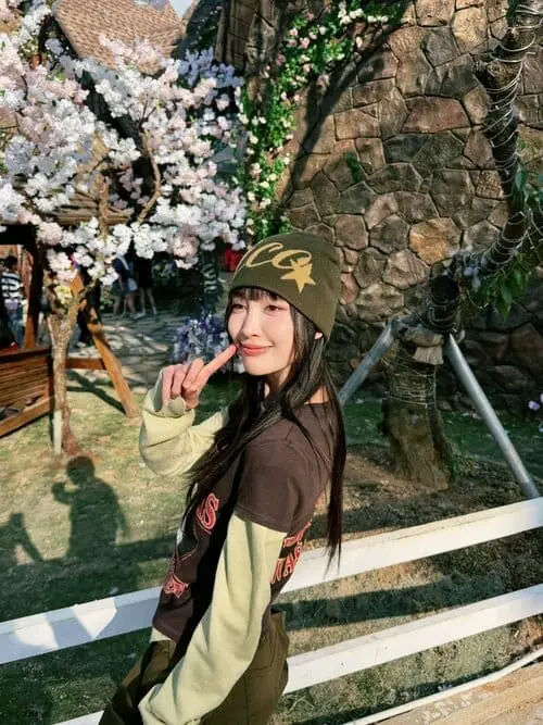 anh-juky-san-cute-2 Ảnh Juky San cute với nụ cười nhẹ và visual ngọt ngào