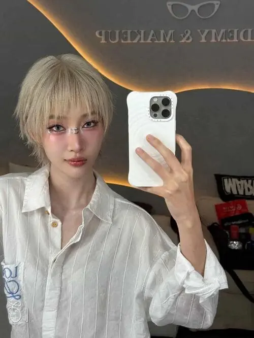 anh-juky-san-toc-bach-kim-2 Ảnh Juky San tóc bạch kim mang phong cách cá tính và hiện đại