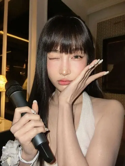 anh-juky-san-toc-dai-3 Ảnh Juky San tóc dài với visual dịu dàng và thần thái nhẹ nhàng