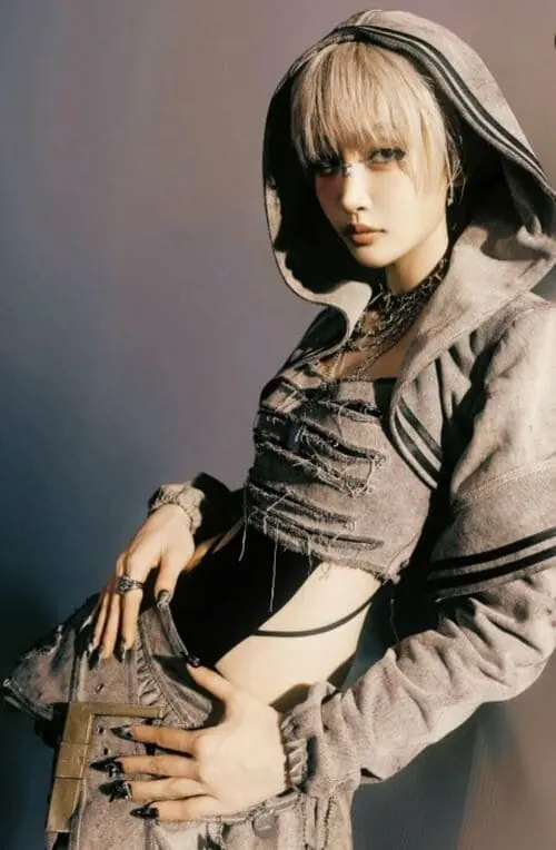 anh-juky-san-toc-ngan-1 Ảnh Juky San tóc ngắn với áo hoodie xám và thần thái lạnh cuốn hút