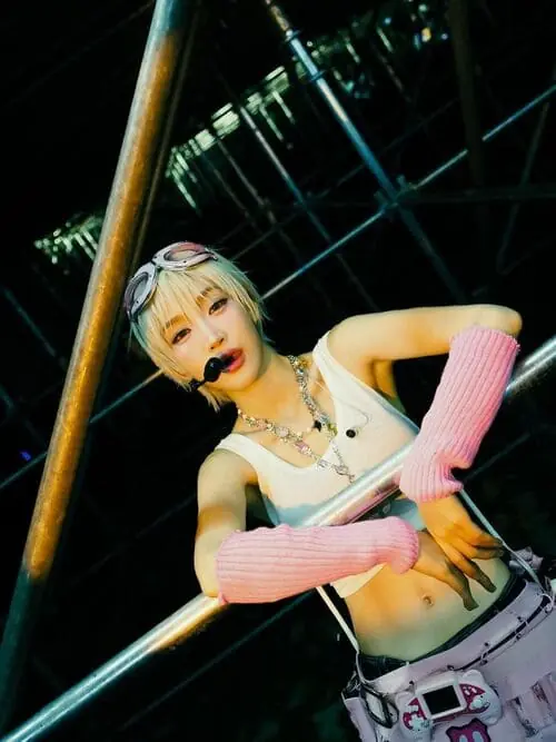 anh-juky-san-toc-ngan-5 Ảnh Juky San tóc ngắn với biểu cảm đáng yêu và phong cách idol trẻ