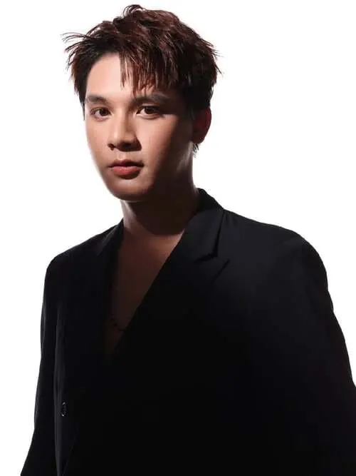 frank-worachai-areewong-thu-vien-hinh-anh-3 Chân dung Frank Worachai Areewong với thần thái sắc lạnh, phong cách thời trang nam tính hiện đại