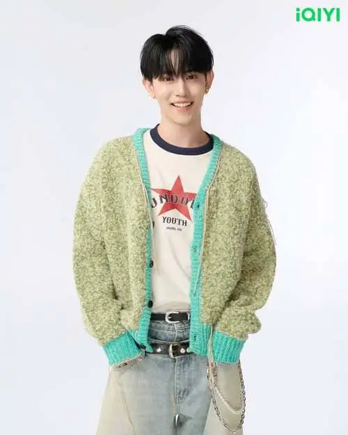 korn-palat-chayutnitiroj-thu-vien-hinh-anh-6 Korn Palat Chayutnitiroj cười tươi trong ảnh studio iQIYI