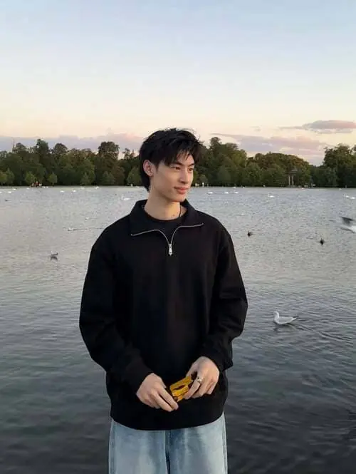 krit-ukrit-rattanasuk-thu-vien-hinh-anh-4 Krit Ukrit Rattanasuk đứng bên hồ lúc chiều muộn yên bình