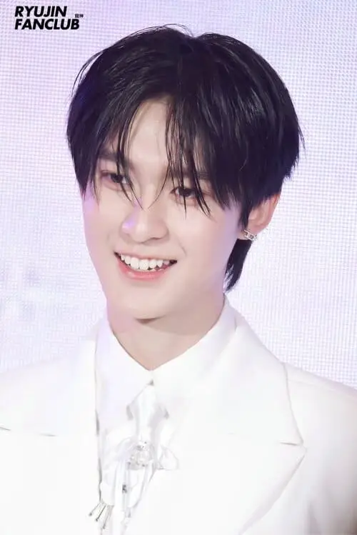 ryujin-tinnapat-tusnytraitep-thu-vien-hinh-anh-5 Ryujin Tinnapat Tusnytraitep mặc suit trắng tại sự kiện