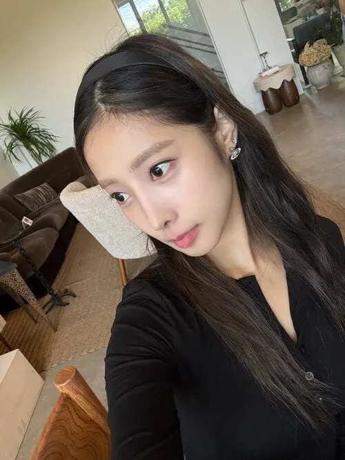 piglet-charada-imraporn-thu-vien-hinh-anh-2 Piglet Charada Imraporn chụp selfie trong không gian trong nhà với phong cách trang điểm nhẹ nhàng
