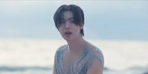 my-merman-the-series-hinh-anh-2 Cận cảnh một nam chính với trang phục lấp lánh bên biển trong My Merman The Series