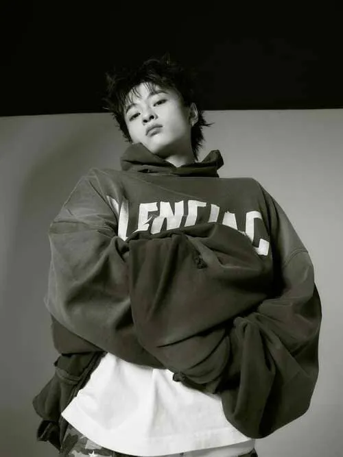 wave-thanaphat-tansakul-hinh-anh-4 Wave Thanaphat Tansakul phong cách streetwear qua bức ảnh đen trắng nghệ thuật