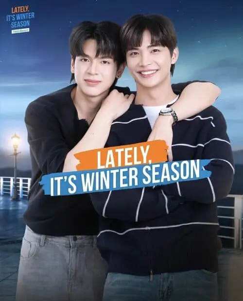 lately-its-winter-season-the-series-2026-hinh-anh-6 Lately, It's Winter Season The Series poster hai nam chính ôm vai nhau cười tươi trên nền trời đêm