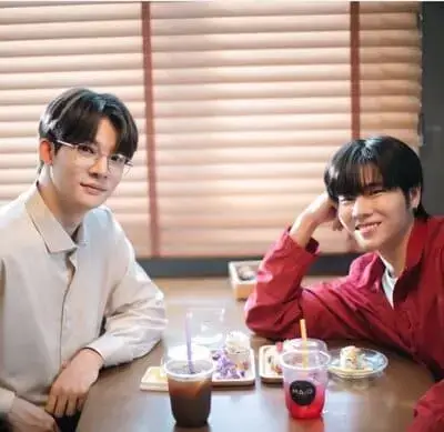 every-you-every-me-the-series-2024-hinh-anh-10 Hai nhân vật Every You Every Me The Series trò chuyện tại quán