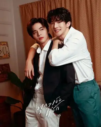 every-you-every-me-the-series-2024-hinh-anh-3 Hai nhân vật Every You Every Me ôm nhau thân mật